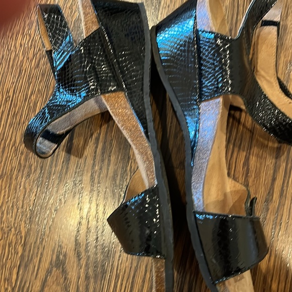 Vionic 41 Black Textured Women's Sandals - Picture 2 of 2
